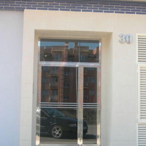 Carpintería metálica en Gijón. Imágenes de puertas2